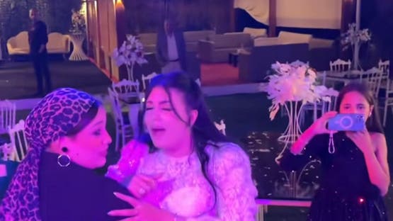 القبض على عروس نشرت فيديو مع عريسها لمدة 30 دقيقة على المنصات